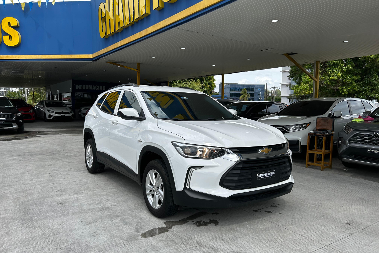 Chevrolet Tracker 2023 Manual color Blanco, Imagen #3