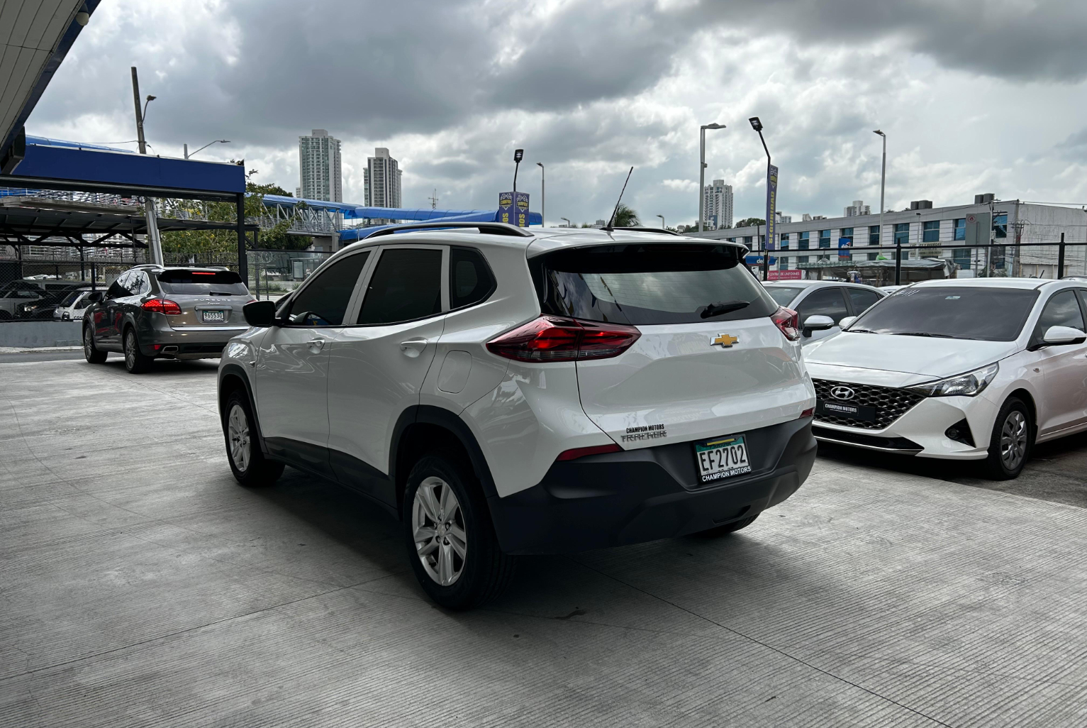 Chevrolet Tracker 2023 Manual color Blanco, Imagen #6