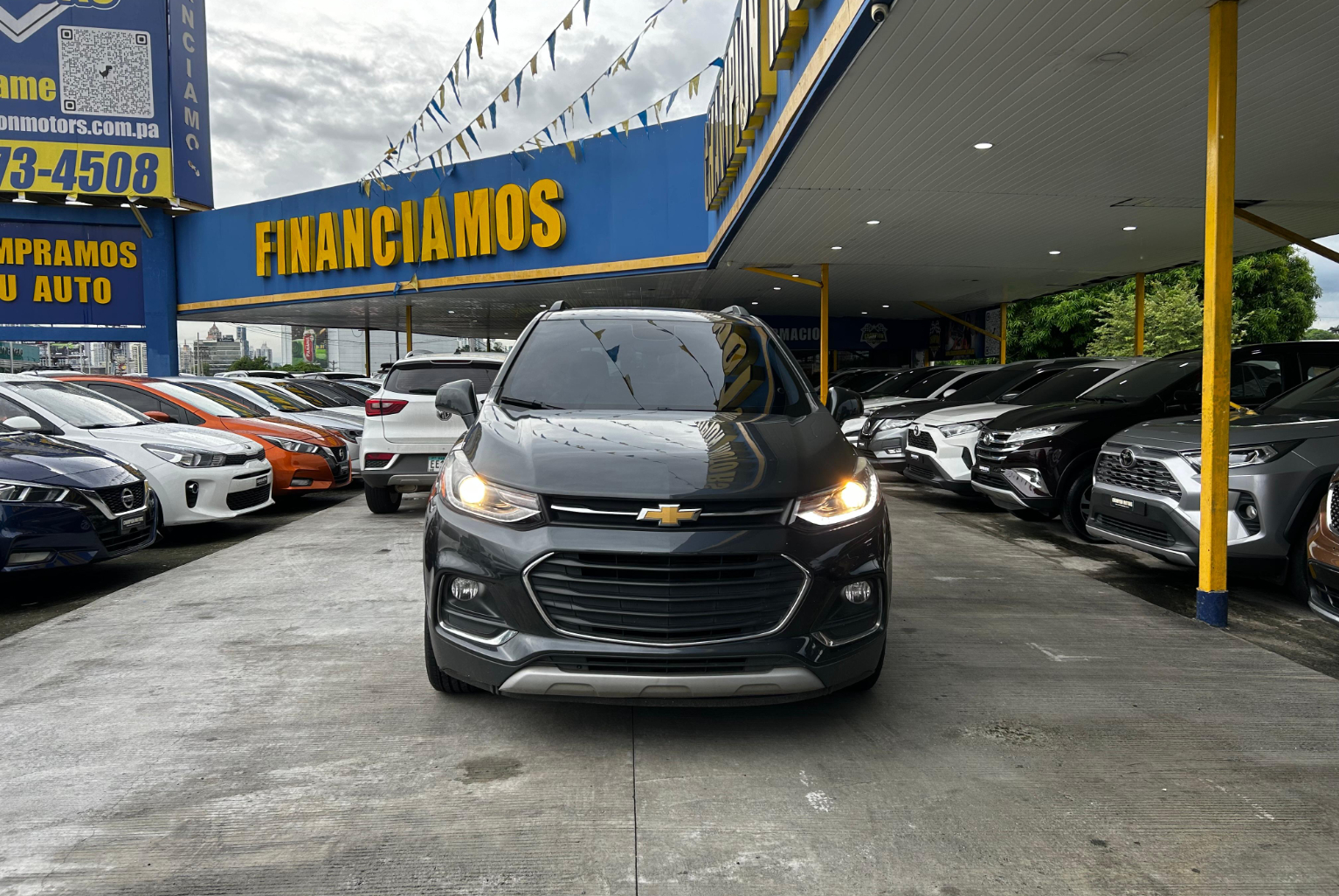 Chevrolet Trax 2018 Automático color Gris, Imagen #2