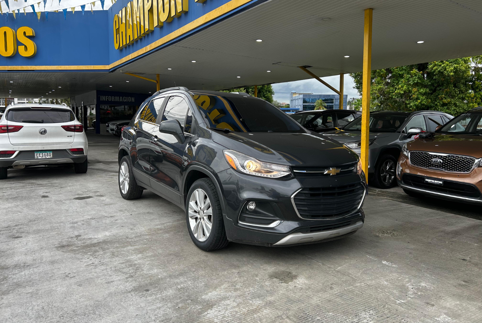 Chevrolet Trax 2018 Automático color Gris, Imagen #3
