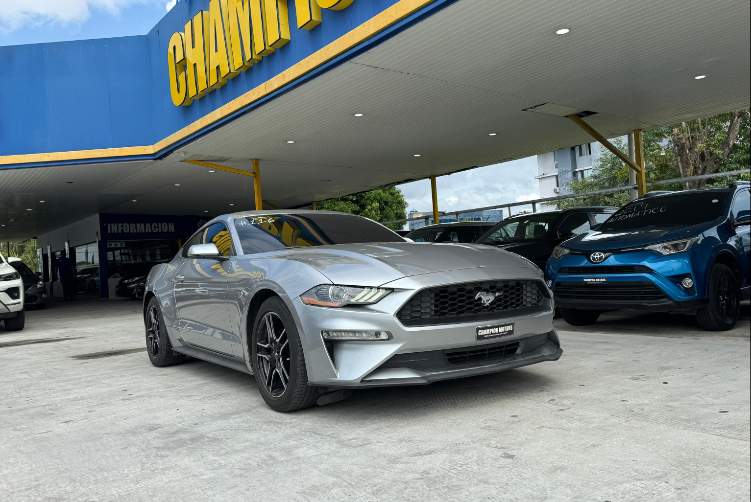 Ford Mustang 2020 Automático color Plateado, Imagen #3