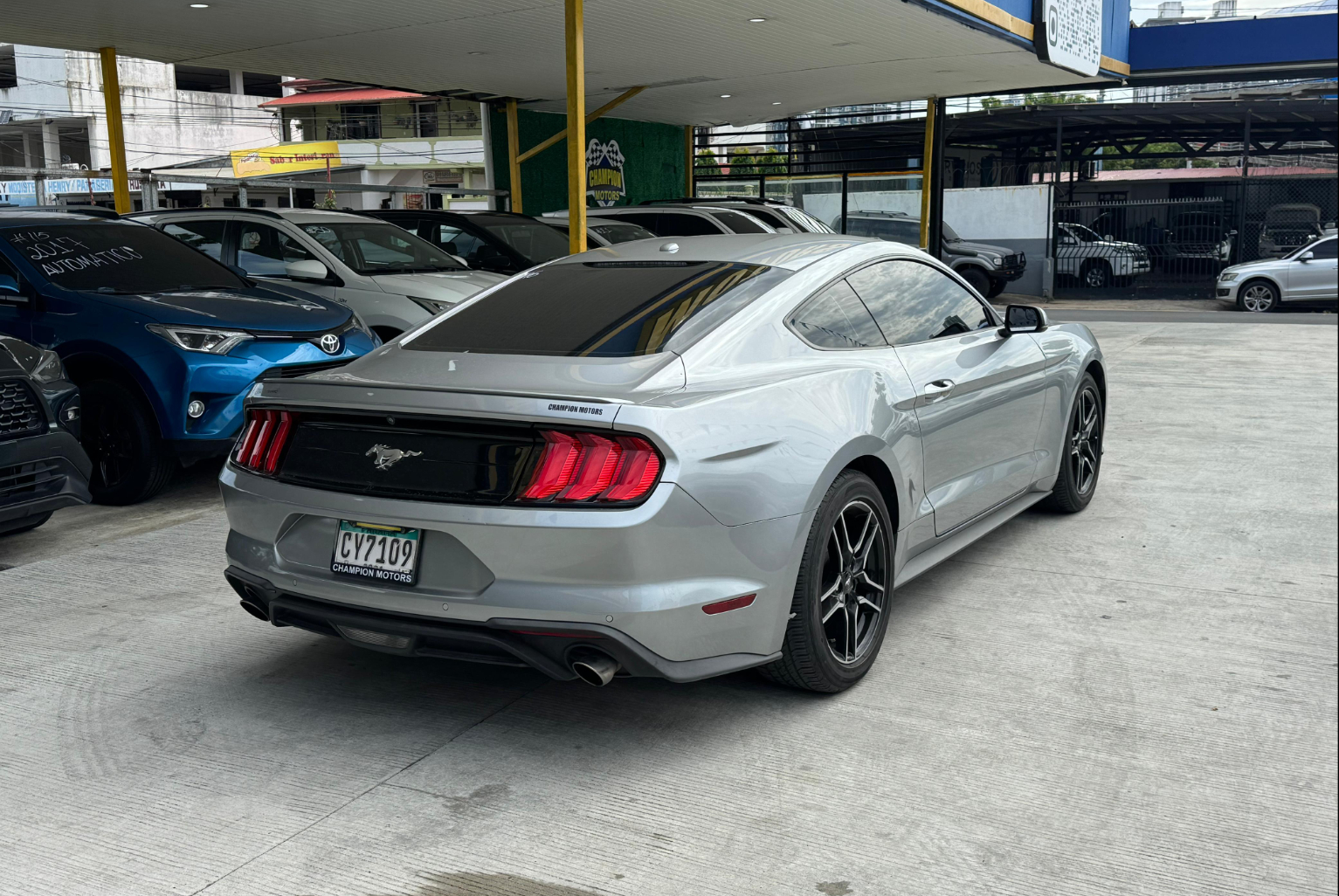Ford Mustang 2020 Automático color Plateado, Imagen #4
