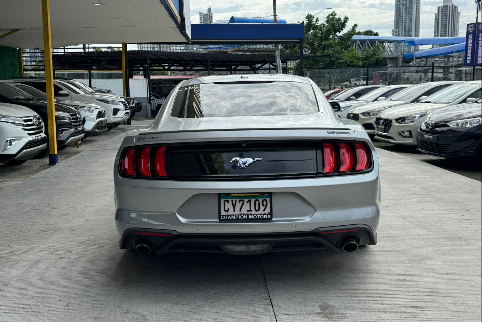 Ford Mustang 2020 Automático color Plateado, Imagen #5