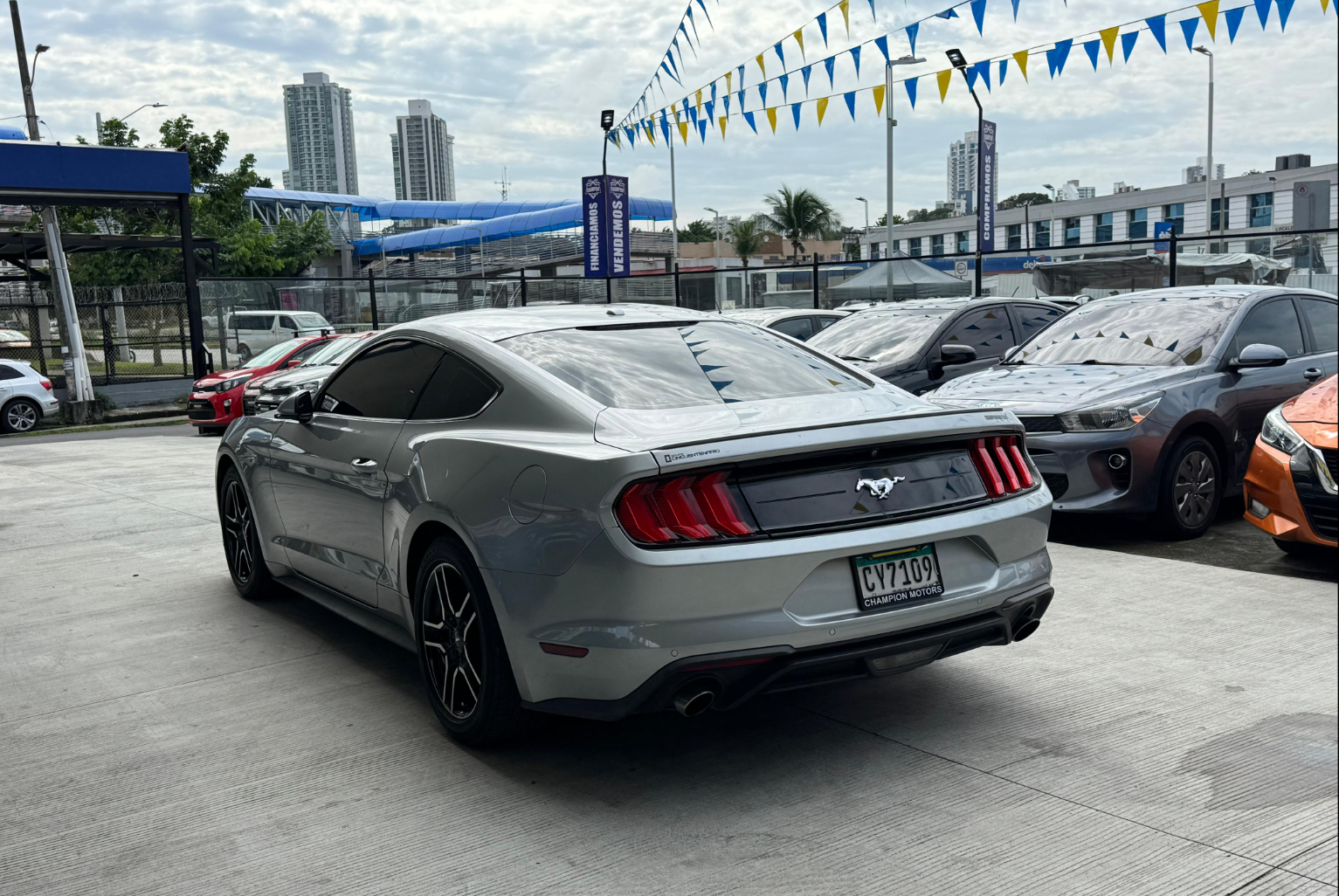 Ford Mustang 2020 Automático color Plateado, Imagen #6