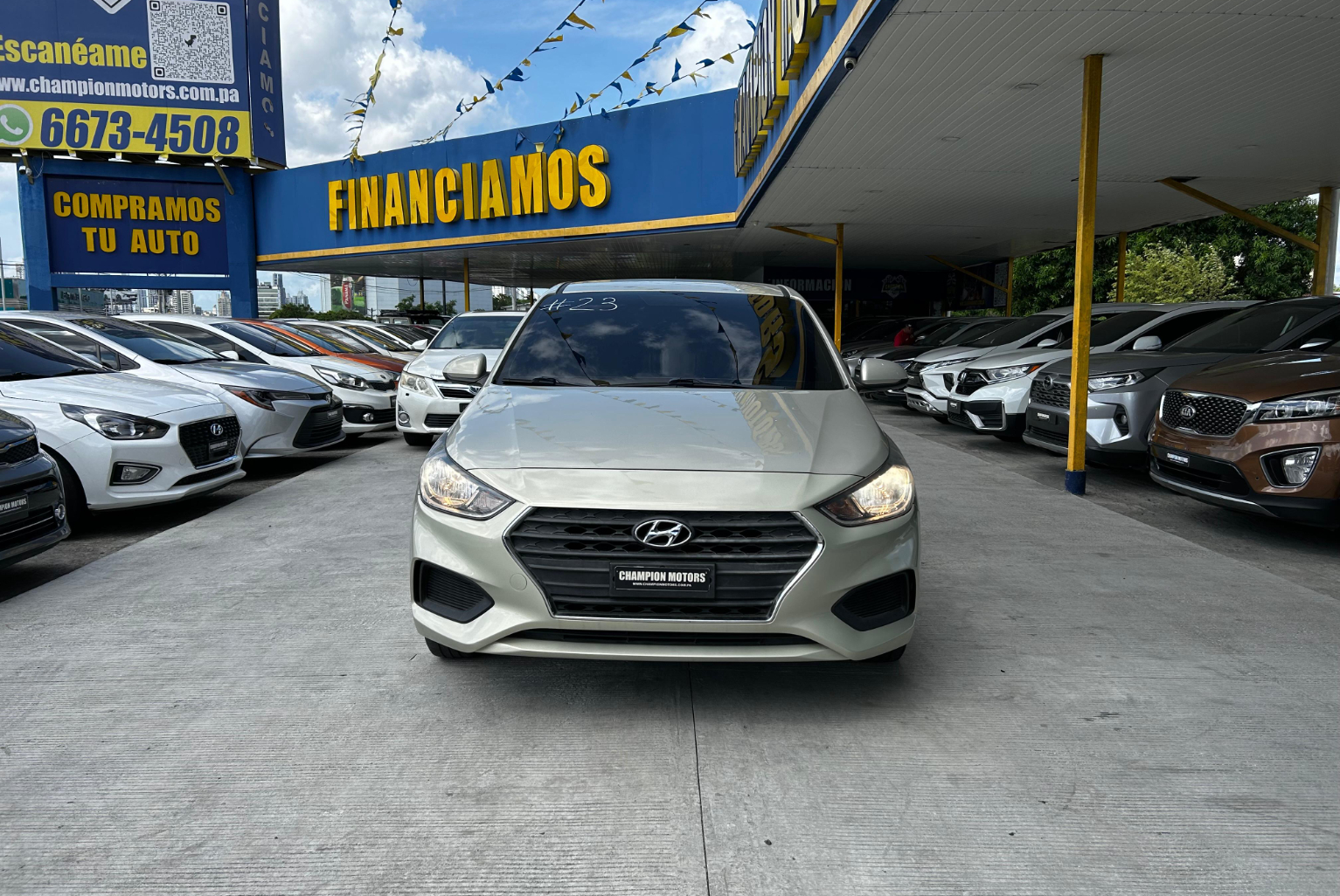Hyundai Accent 2019 Manual color Plateado, Imagen #2