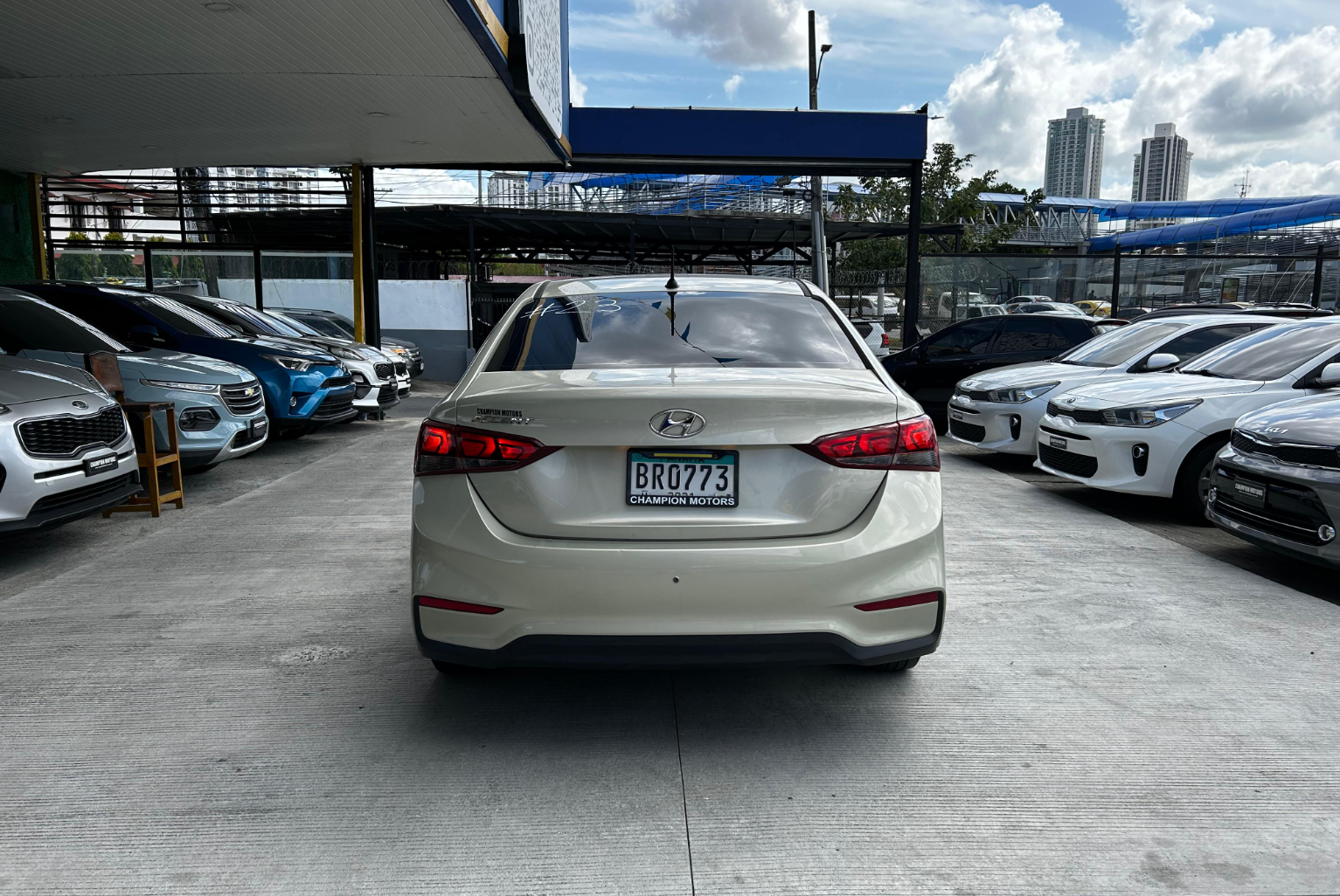 Hyundai Accent 2019 Manual color Plateado, Imagen #5