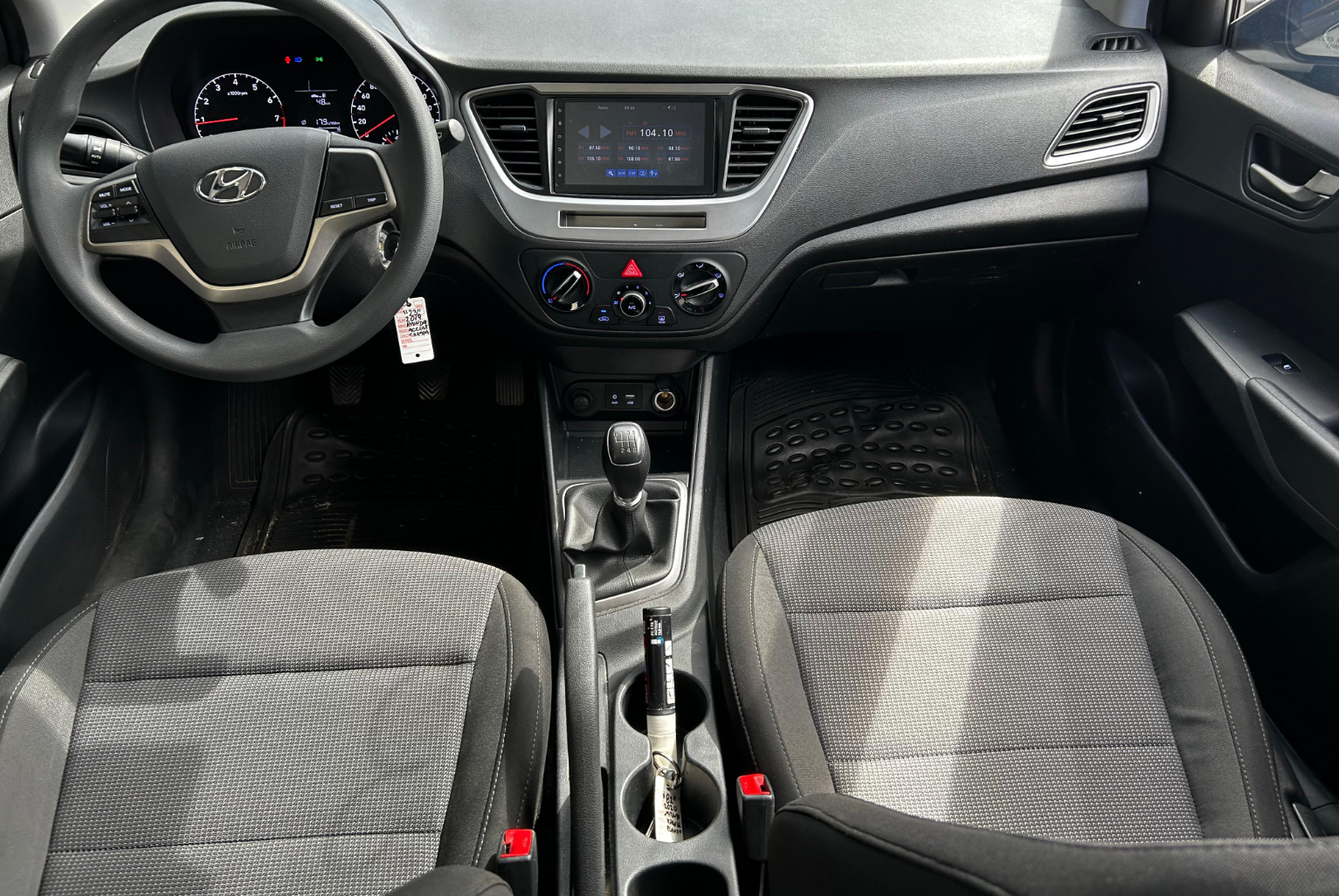 Hyundai Accent 2019 Manual color Plateado, Imagen #8