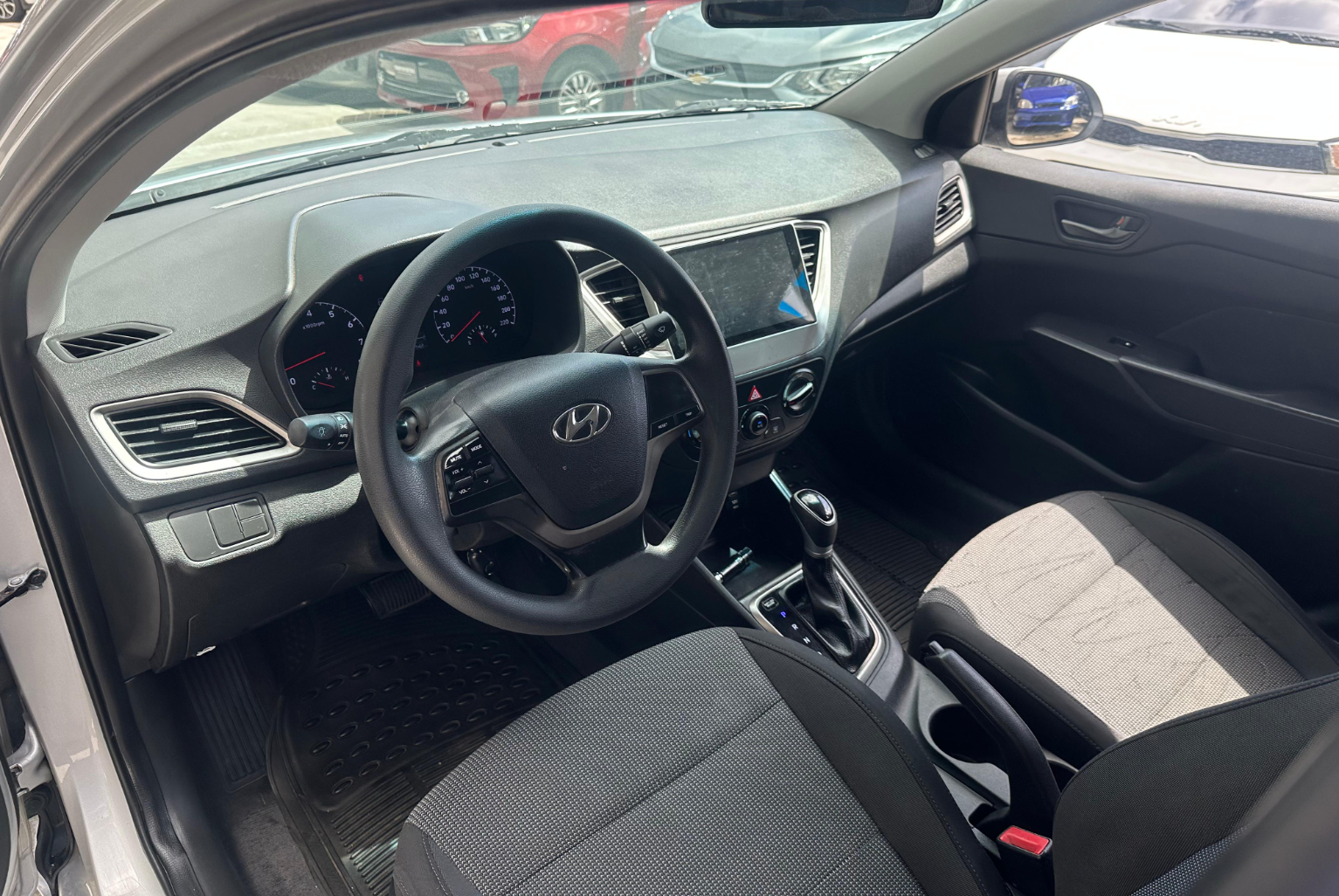 Hyundai Accent 2019 Automático color Plateado, Imagen #7
