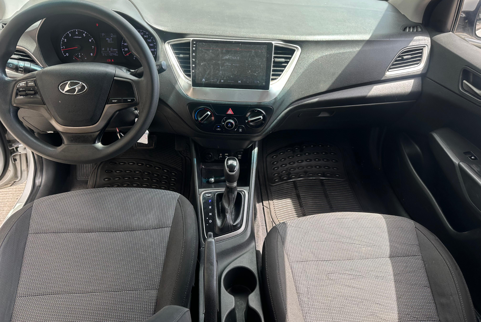Hyundai Accent 2019 Automático color Plateado, Imagen #9