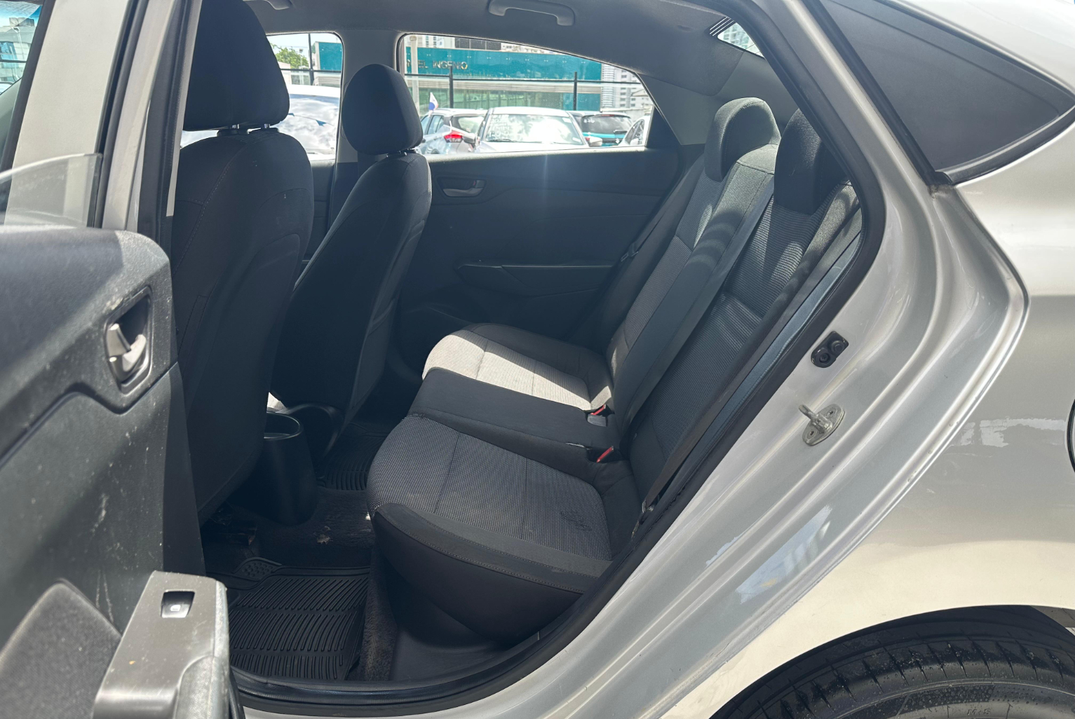 Hyundai Accent 2019 Automático color Plateado, Imagen #10