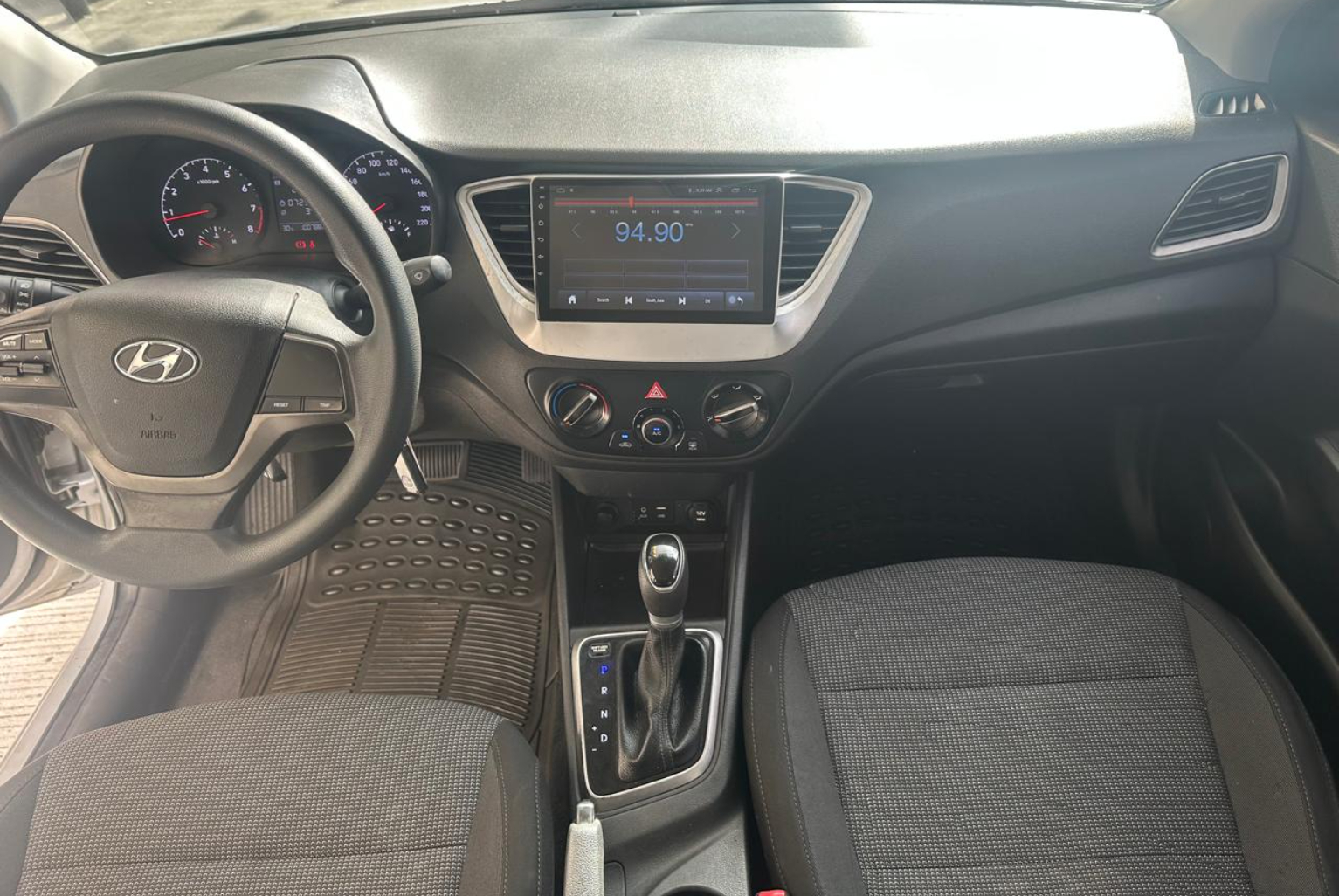 Hyundai Accent 2019 Automático color Plateado, Imagen #8