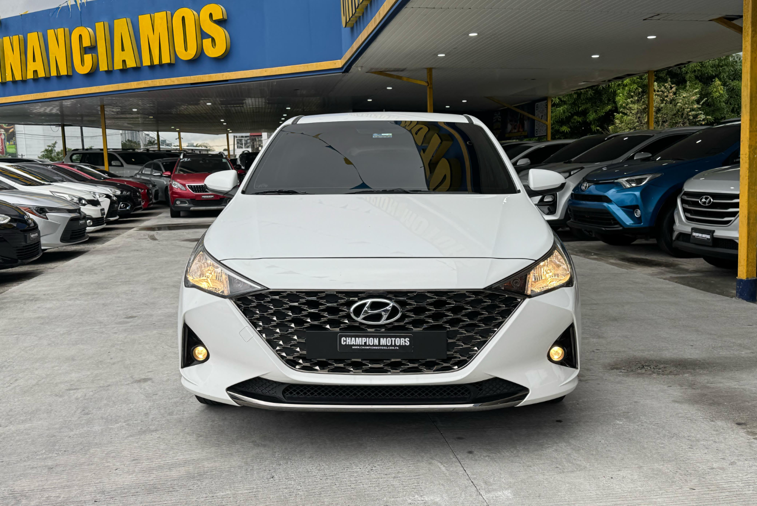Hyundai Accent 2023 Automático color Blanco, Imagen #2