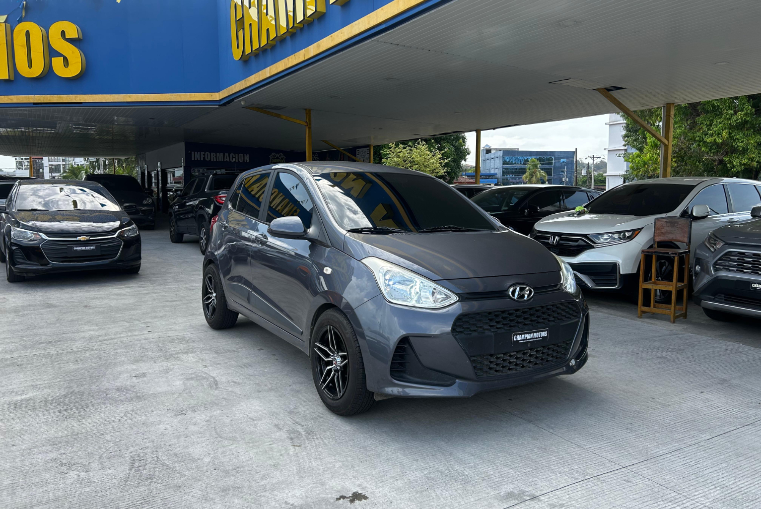 Hyundai Grand i10 2019 Manual color Gris, Imagen #3