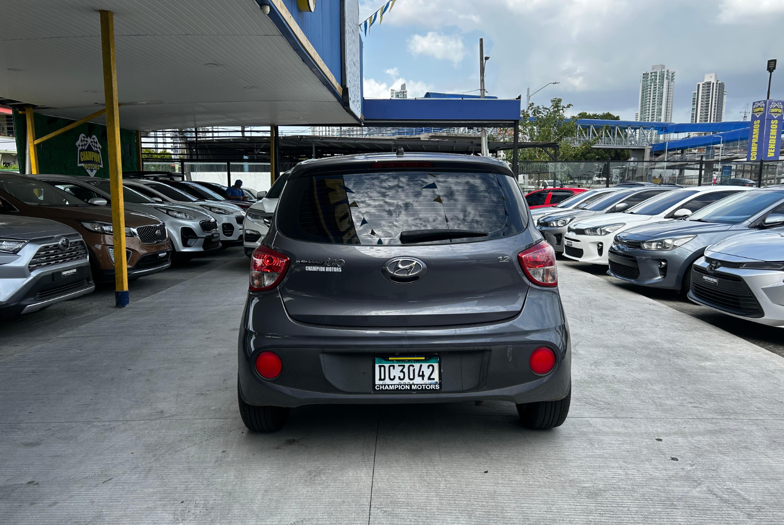 Hyundai Grand i10 2019 Manual color Gris, Imagen #5