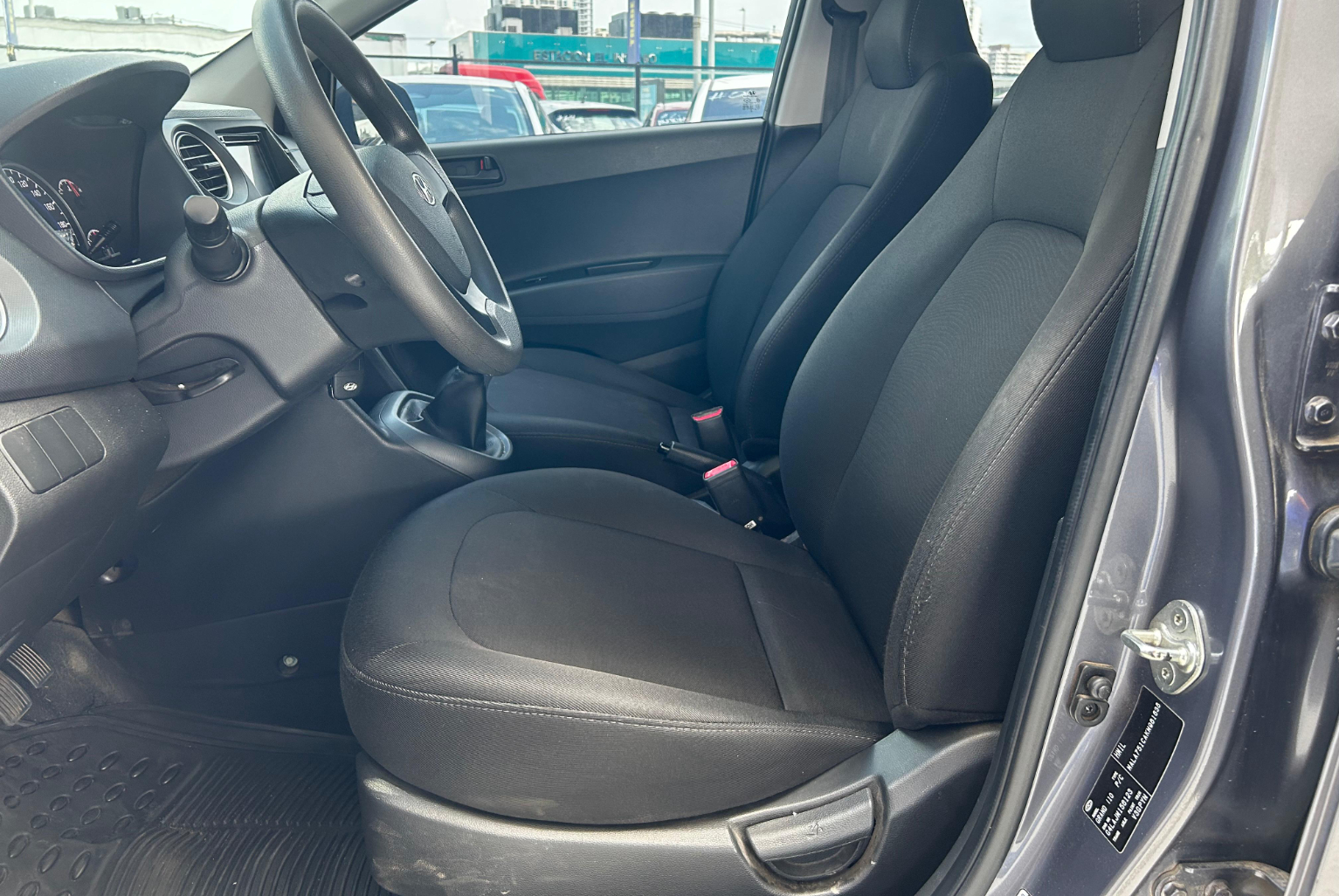 Hyundai Grand i10 2019 Manual color Gris, Imagen #8