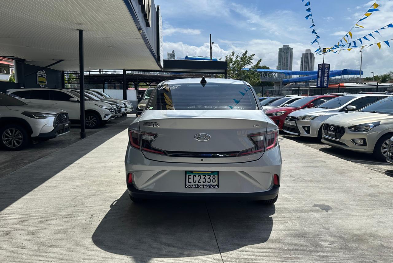 Hyundai Grand i10 2022 Manual color Plateado, Imagen #5