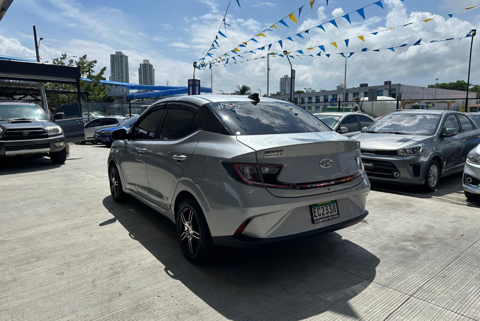 Hyundai Grand i10 2022 Manual color Plateado, Imagen #6