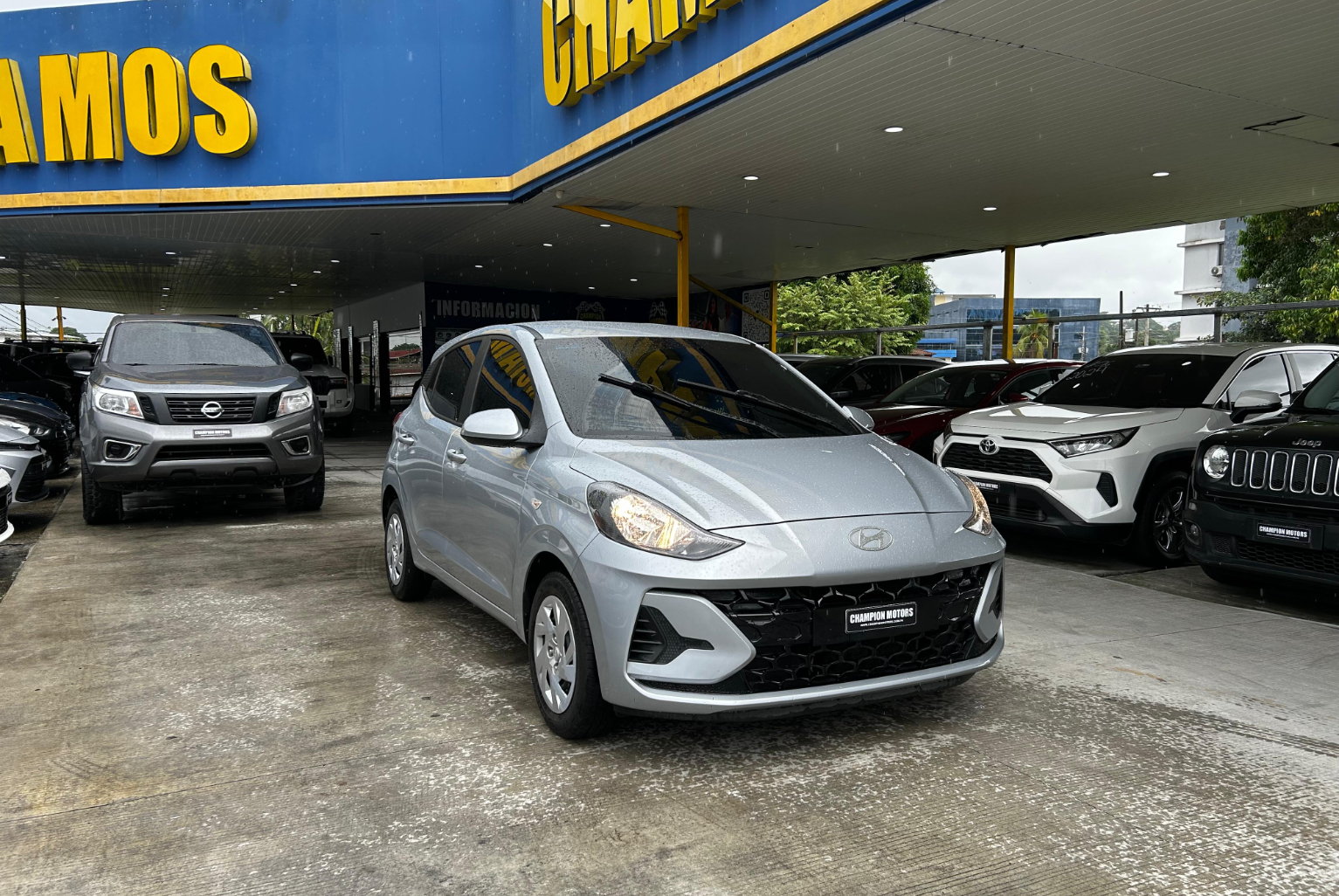 Hyundai Grand i10 2024 Automático color Plateado, Imagen #3
