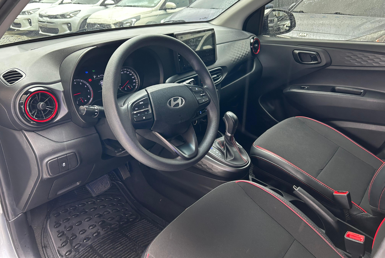 Hyundai Grand i10 2024 Automático color Plateado, Imagen #8