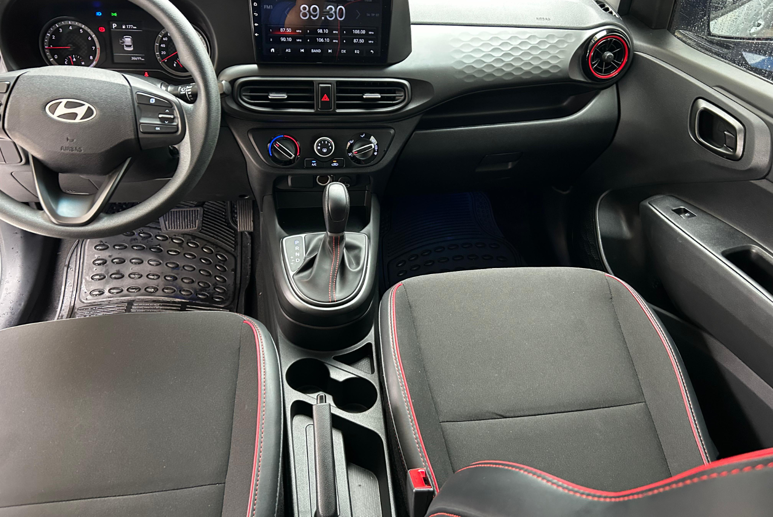 Hyundai Grand i10 2024 Automático color Plateado, Imagen #9