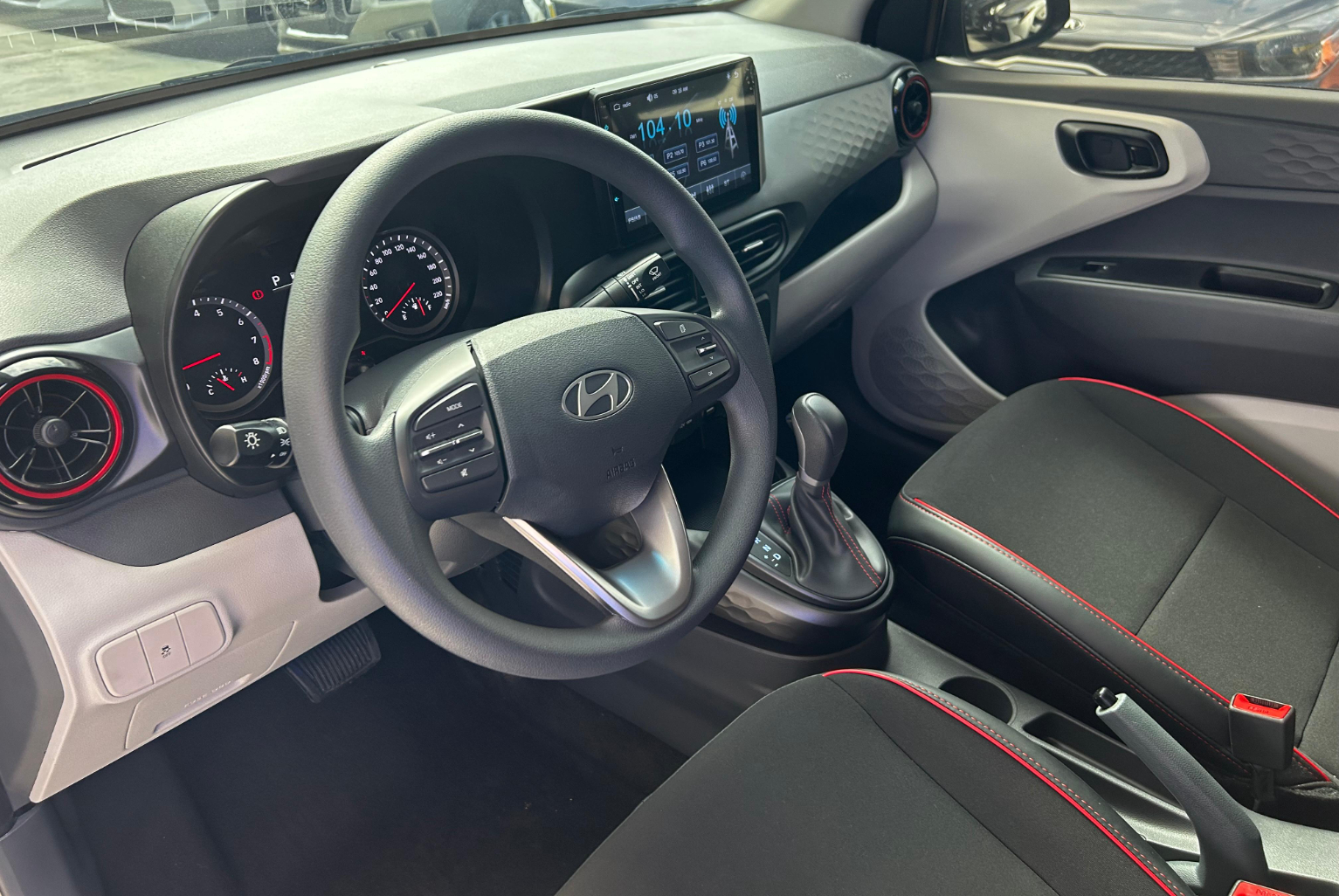 Hyundai Grand i10 2025 Automático color Gris, Imagen #7