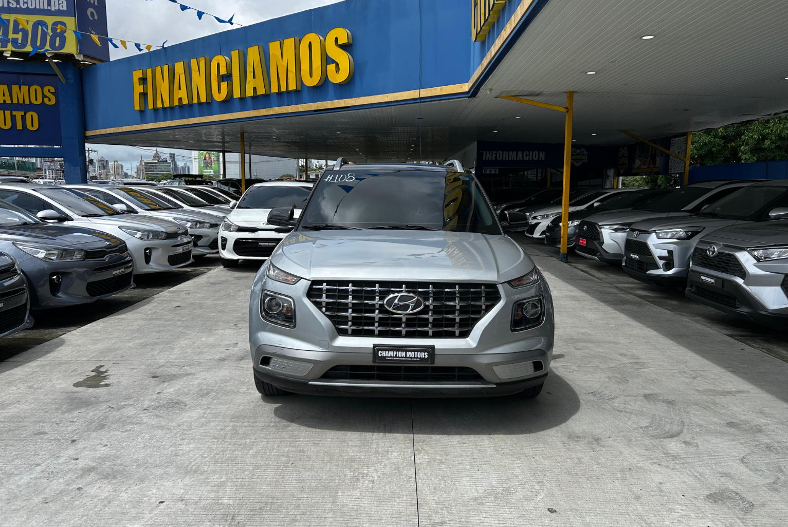 Hyundai Venue 2020 Automático color Plateado, Imagen #2