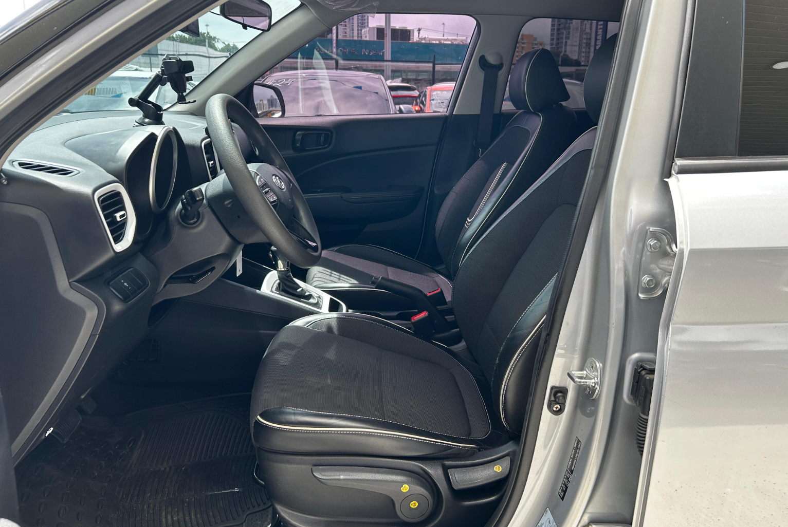 Hyundai Venue 2020 Automático color Plateado, Imagen #8