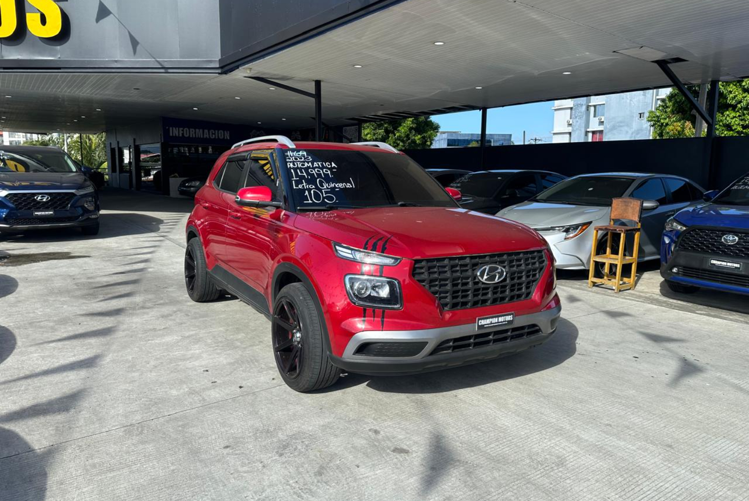 Hyundai Venue 2023 Automático color Rojo, Imagen #3