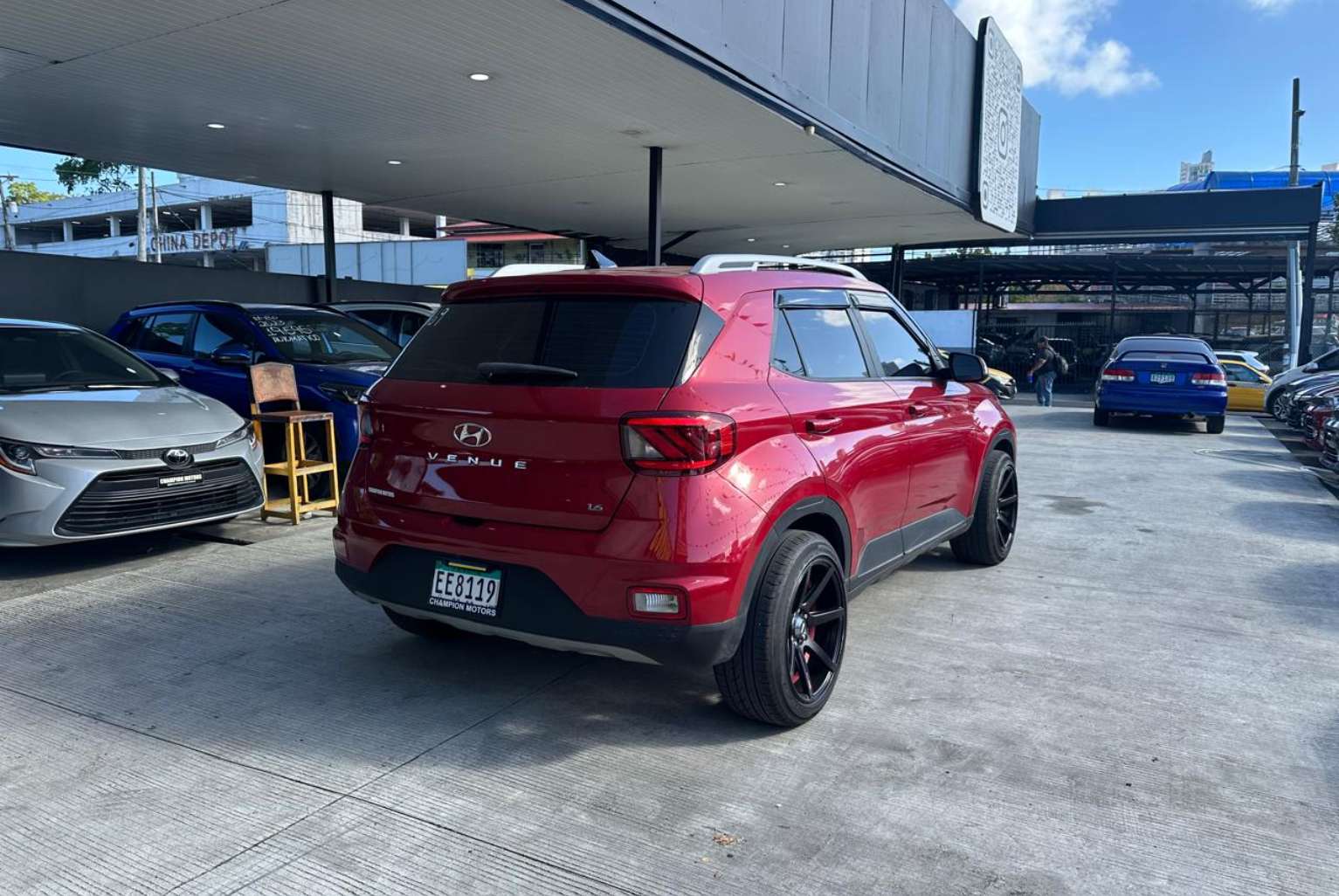 Hyundai Venue 2023 Automático color Rojo, Imagen #4