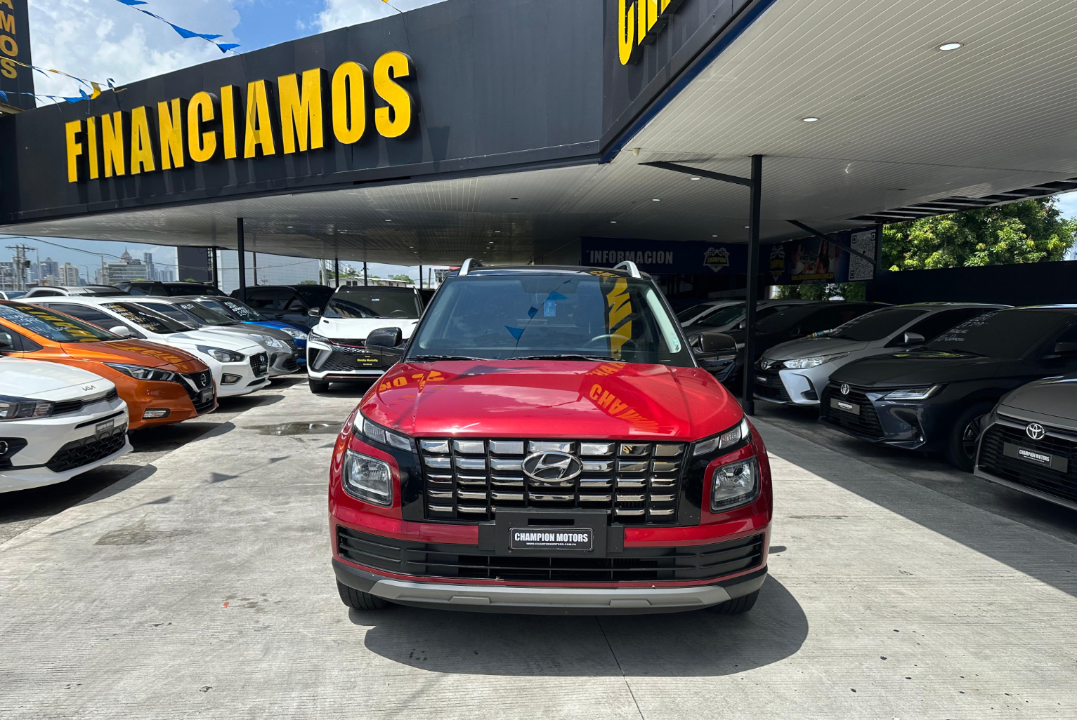 Hyundai Venue 2025 Automático color Rojo, Imagen #2