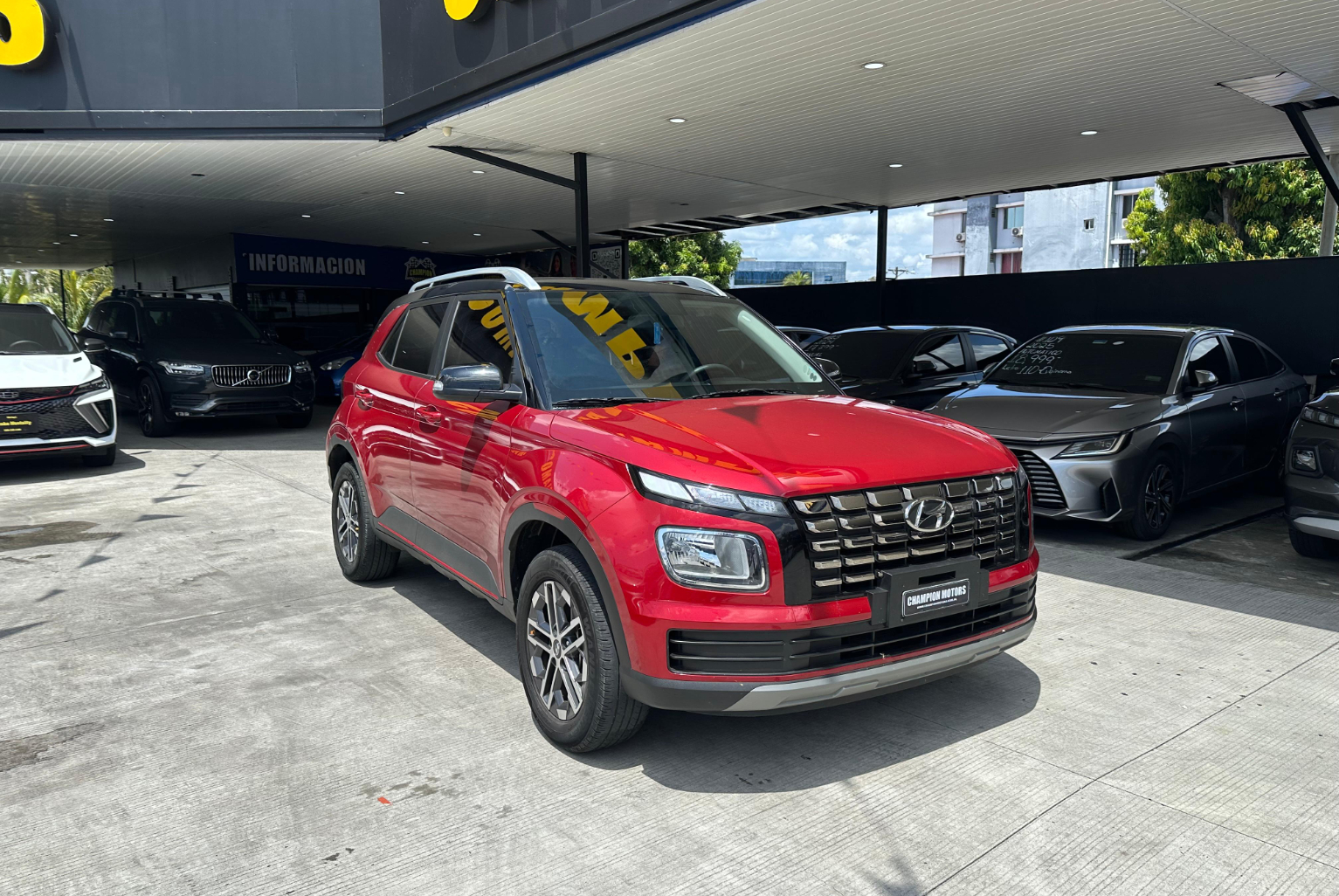 Hyundai Venue 2025 Automático color Rojo, Imagen #3