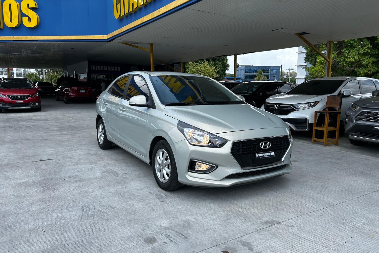 Hyundai Verna 2022 Automático color Beige, Imagen #3