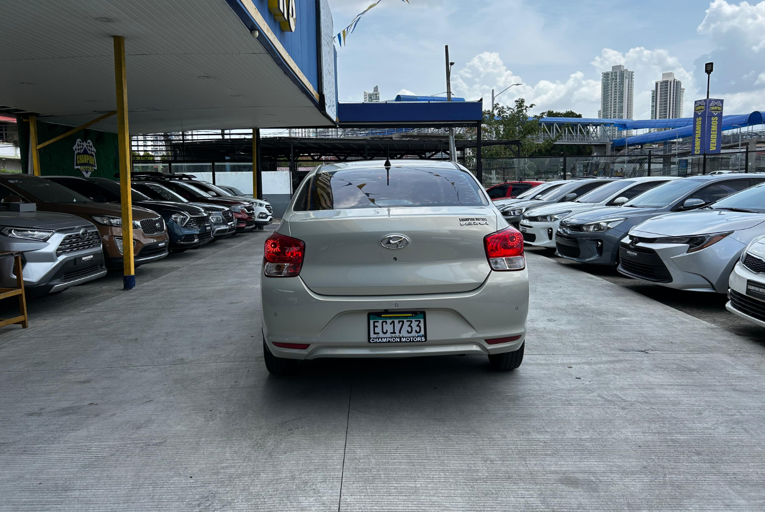 Hyundai Verna 2022 Automático color Beige, Imagen #5