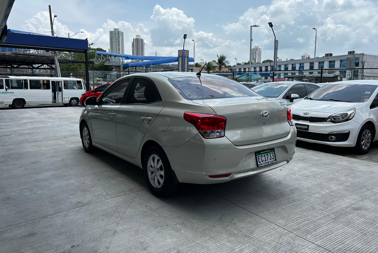 Hyundai Verna 2022 Automático color Beige, Imagen #6