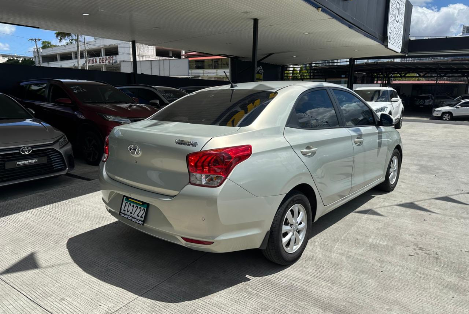 Hyundai Verna 2022 Automático color Verde, Imagen #4