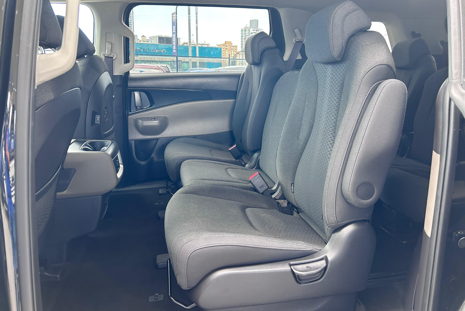 Kia Carnival 2025 Automático color Negro, Imagen #9