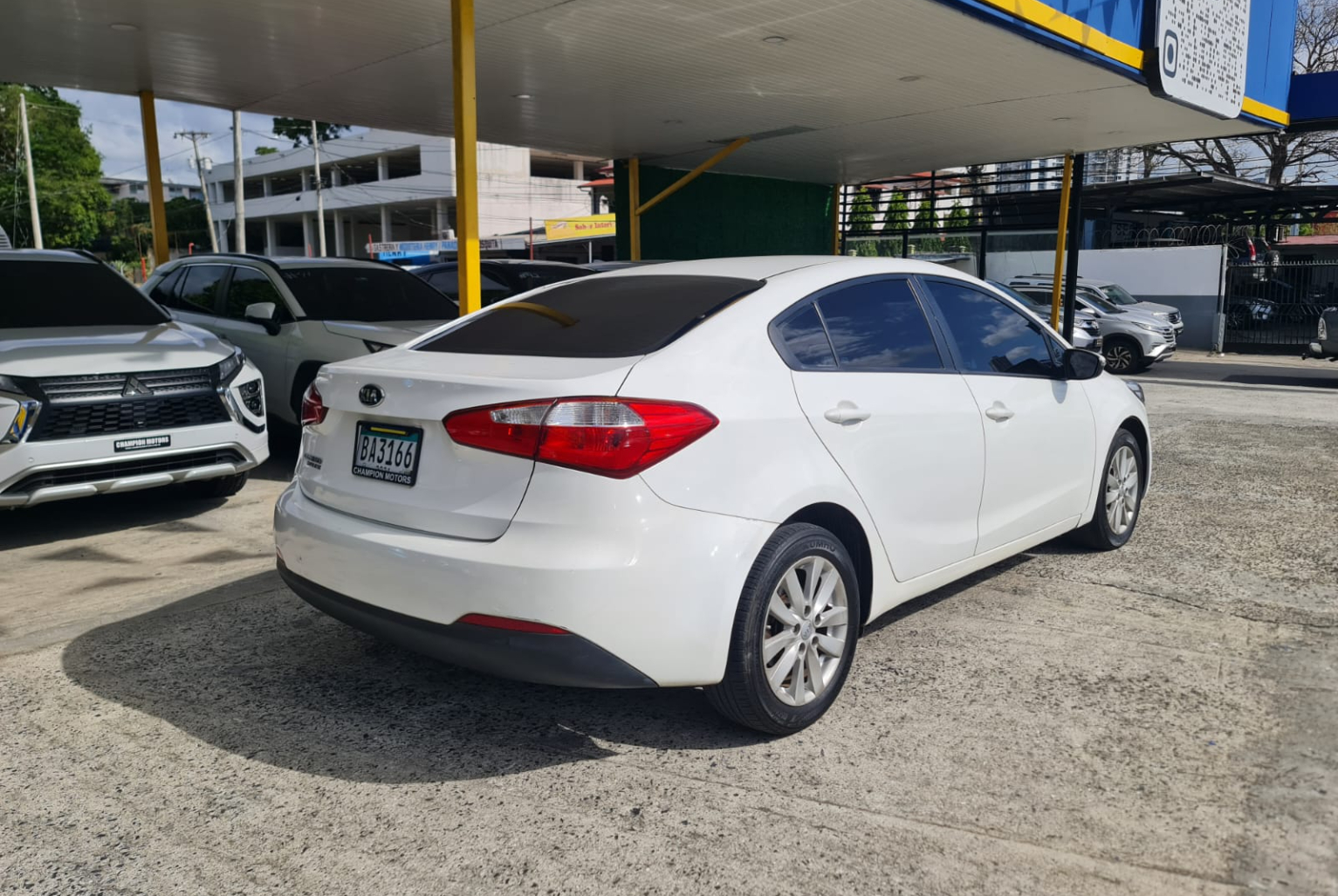 Kia Cerato 2015 Automático color Blanco, Imagen #4