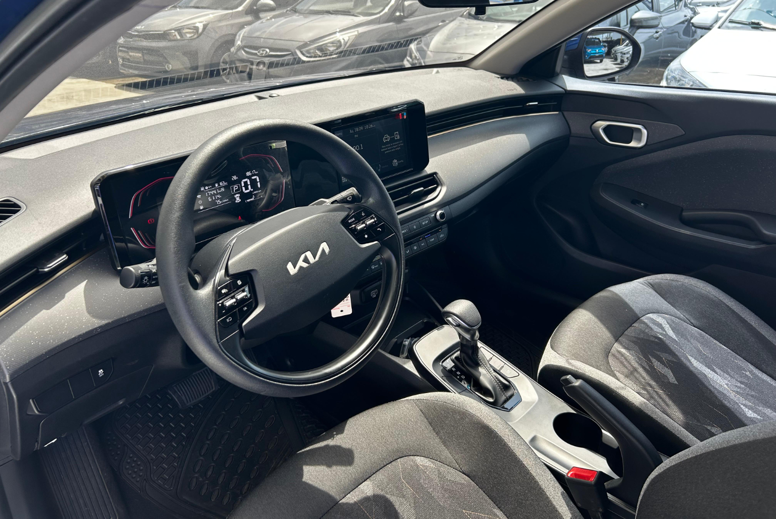 Kia K3 2025 Automático color Azul, Imagen #8