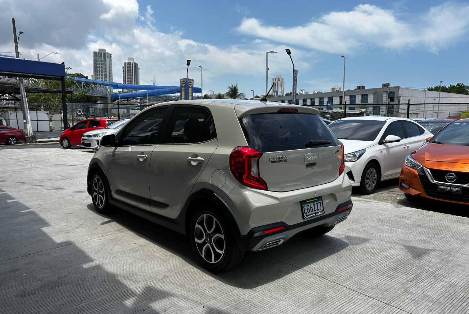 Kia Picanto 2023 Automático color Beige, Imagen #6