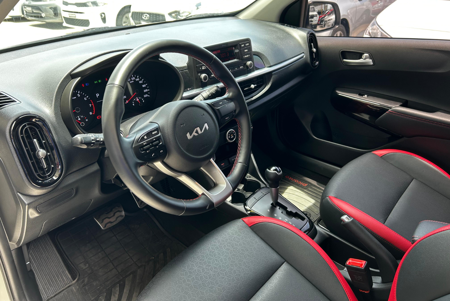 Kia Picanto 2023 Automático color Beige, Imagen #7