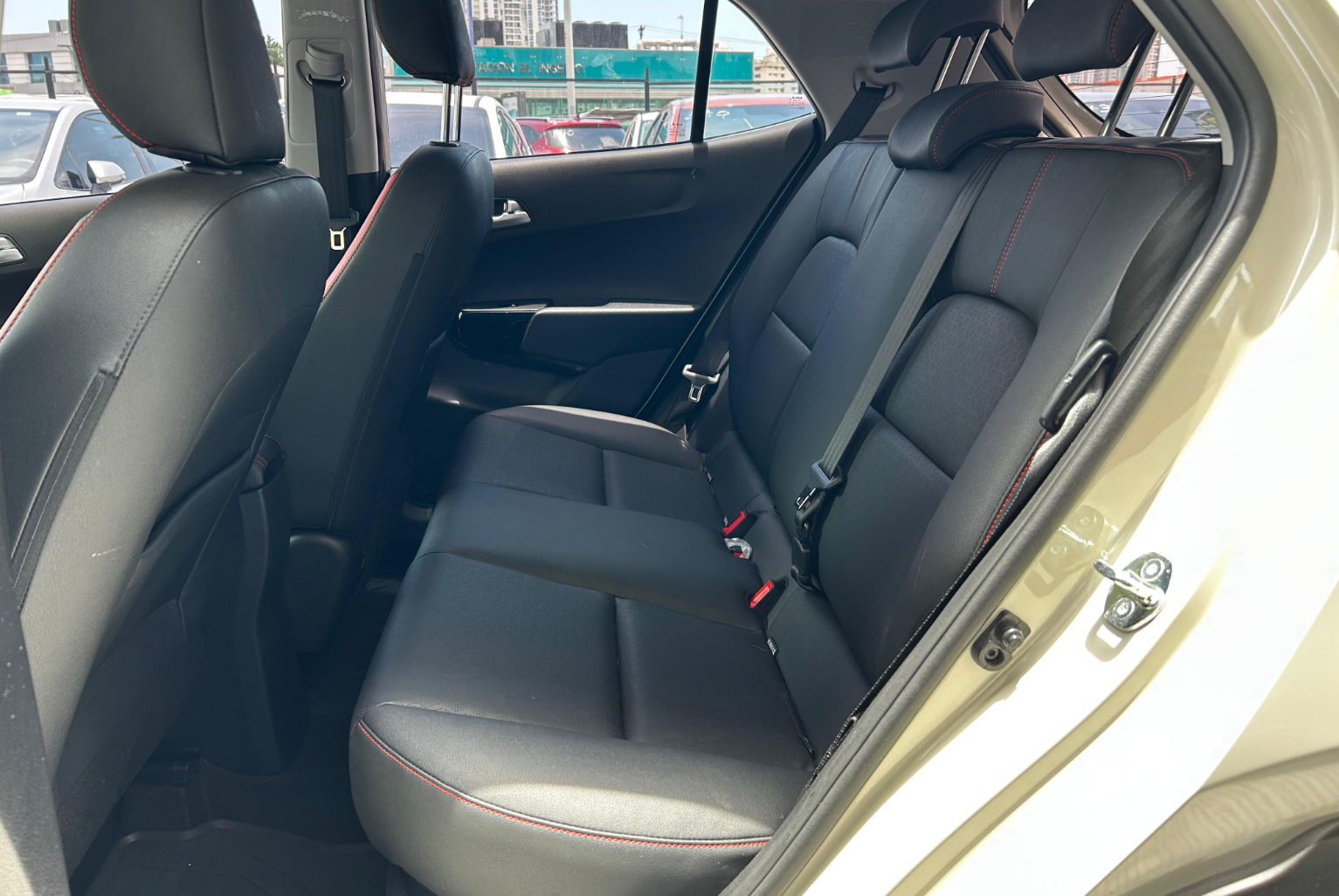 Kia Picanto 2023 Automático color Beige, Imagen #9