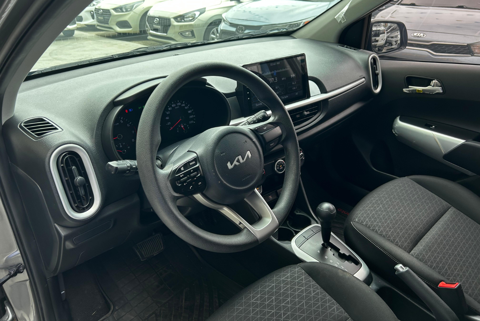 Kia Picanto 2023 Automático color Gris, Imagen #7