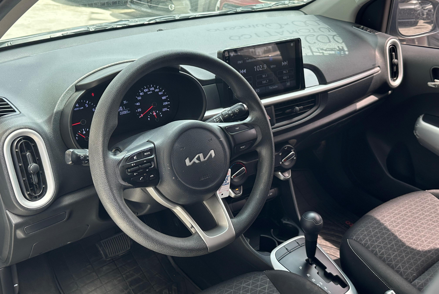 Kia Picanto 2023 Automático color Gris, Imagen #7