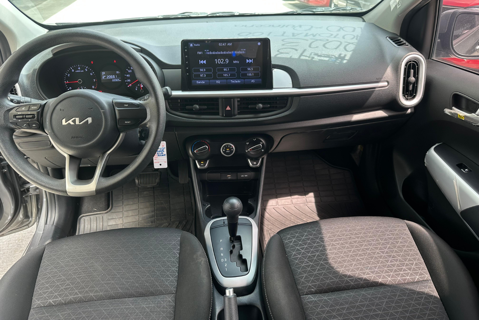 Kia Picanto 2023 Automático color Gris, Imagen #9