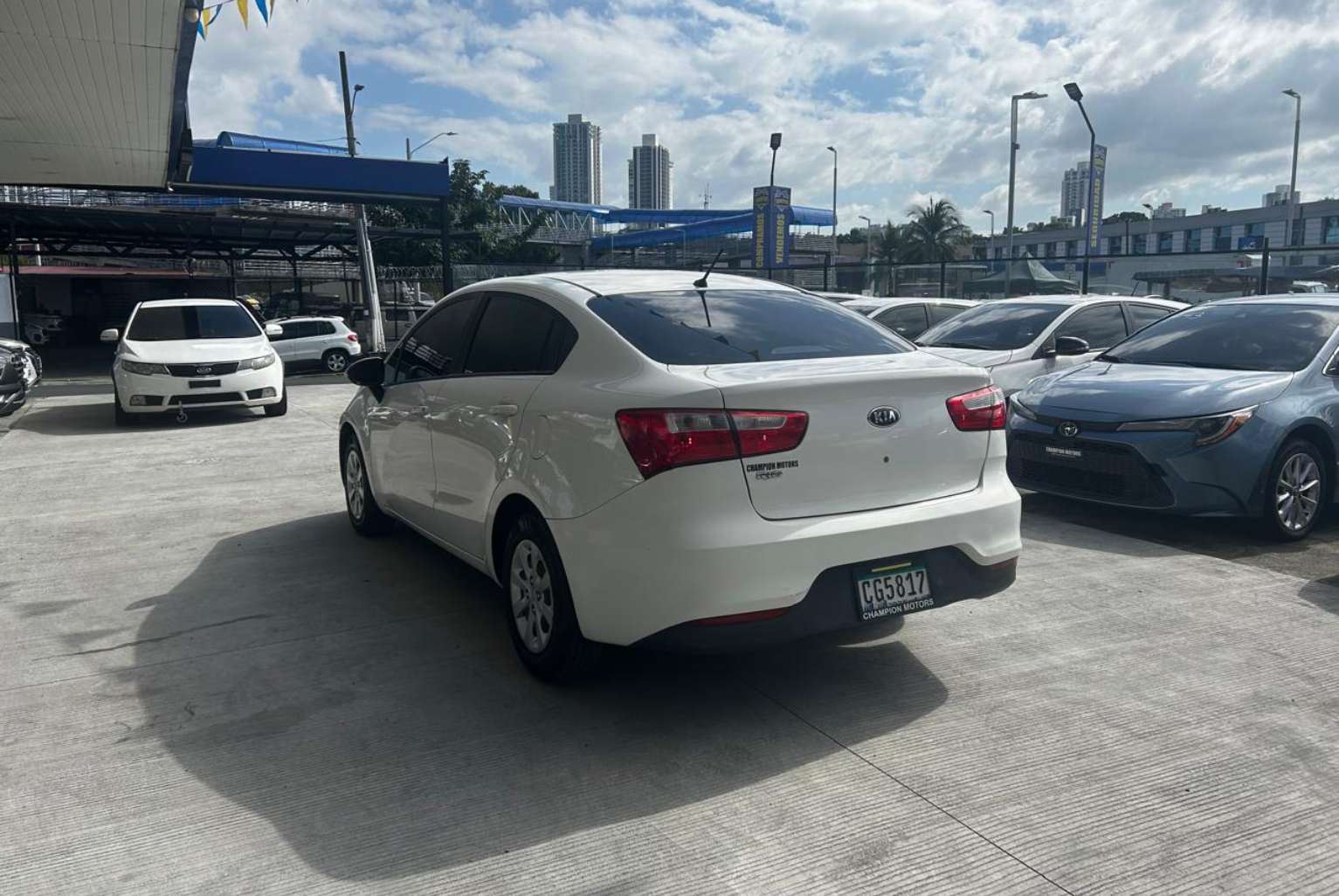 Kia Rio 2018 Automático color Blanco, Imagen #6