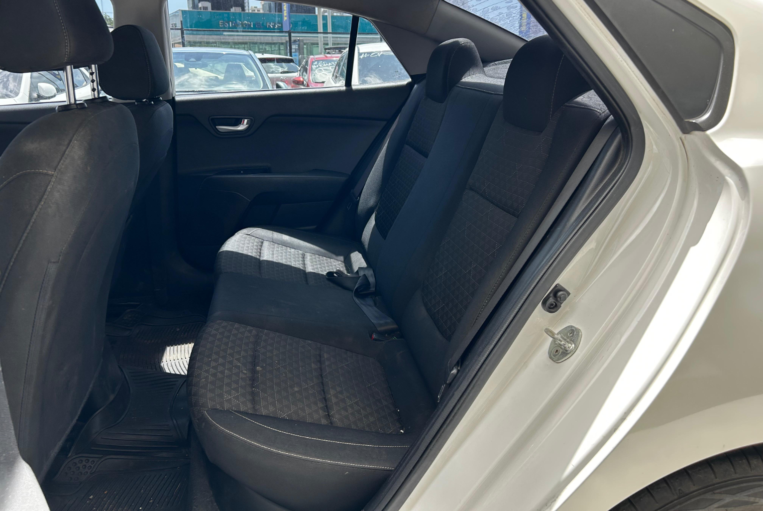 Kia Rio 2020 Automático color Blanco, Imagen #10