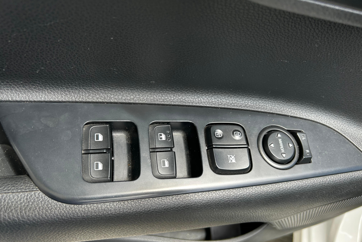 Kia Rio 2020 Automático color Blanco, Imagen #11