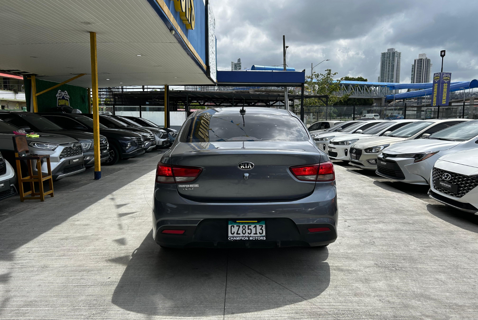 Kia Rio 2020 Automático color Gris, Imagen #5