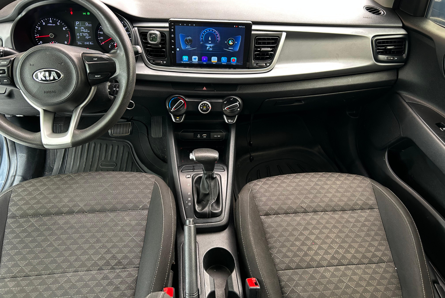 Kia Rio 2020 Automático color Gris, Imagen #9