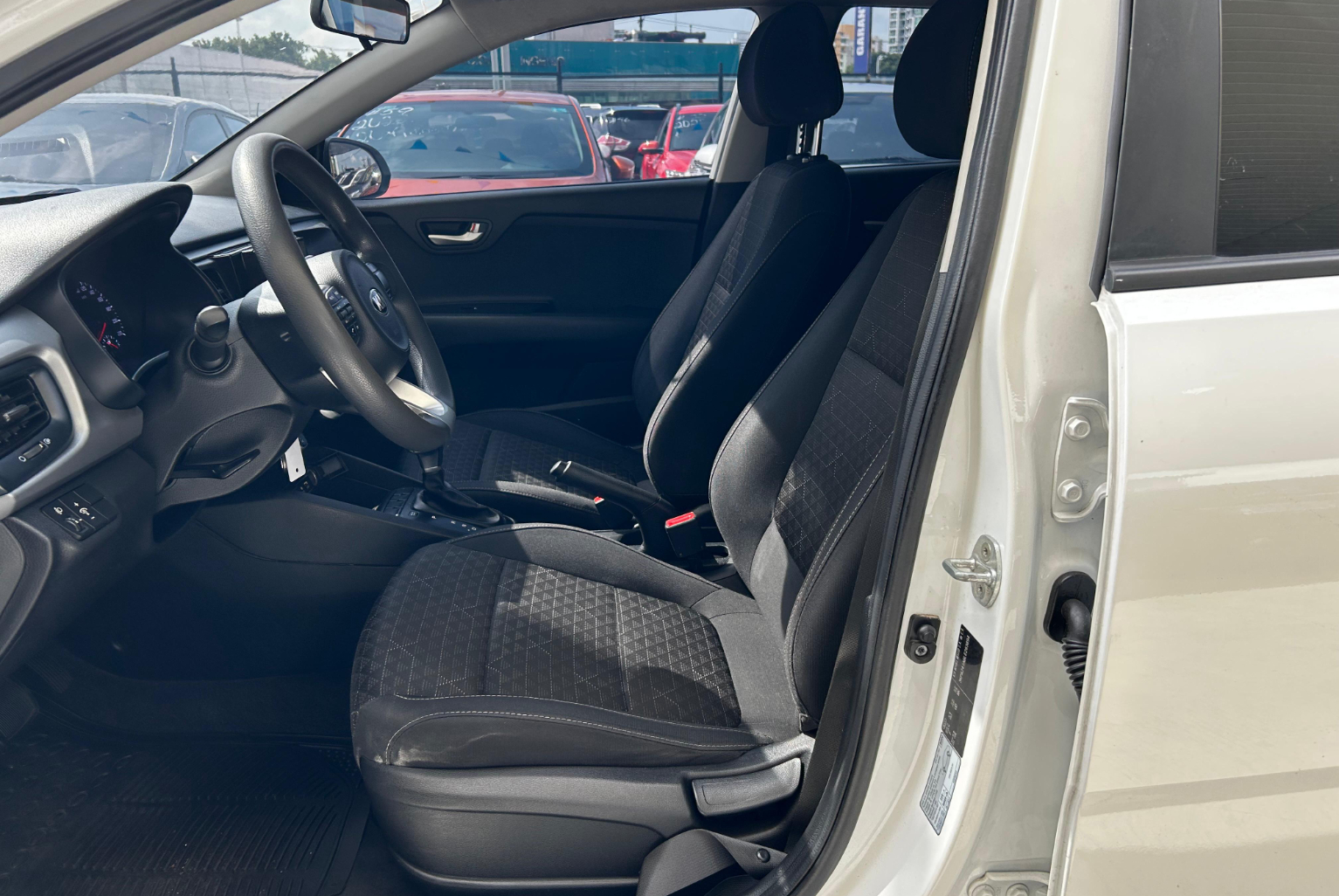 Kia Rio 2020 Automático color Blanco, Imagen #8